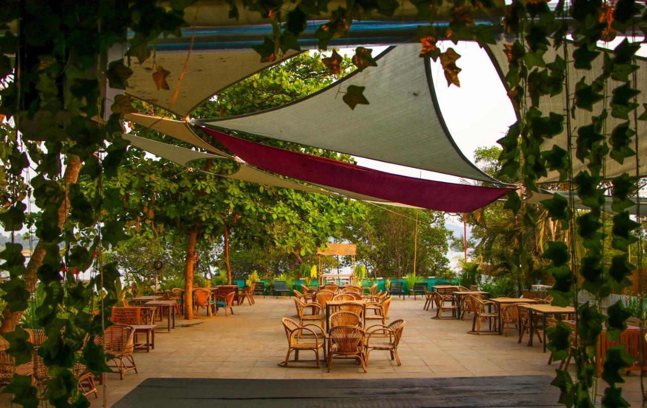 Pappi Chulo Morjim Hotel Exterior photo